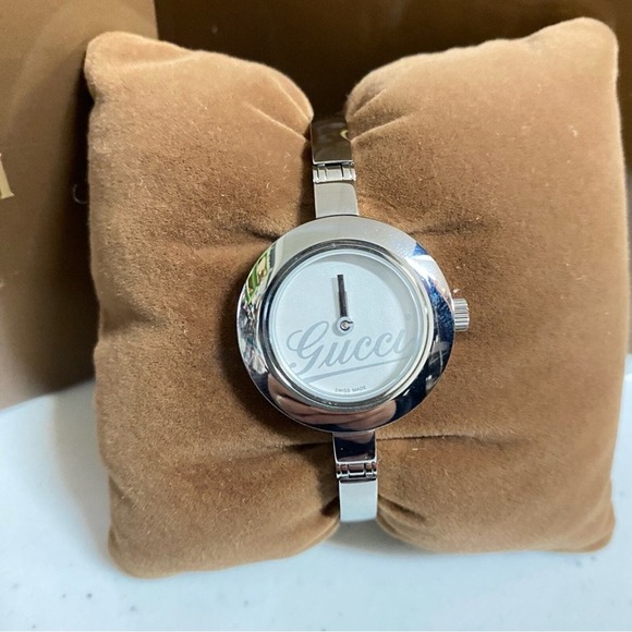 Authentic Gucci 105 Women's Stainless Steel Swiss Made Small Silvertone - Picture 4 of 14